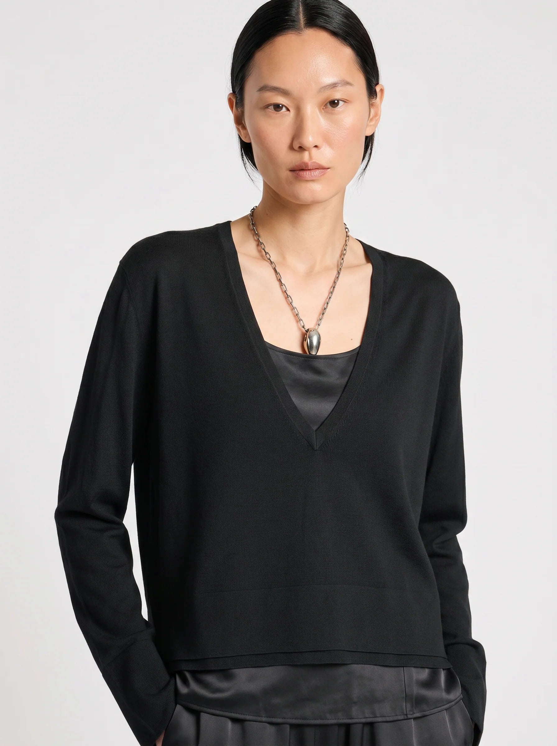 Saint Art JADE V-NECK SWEATER