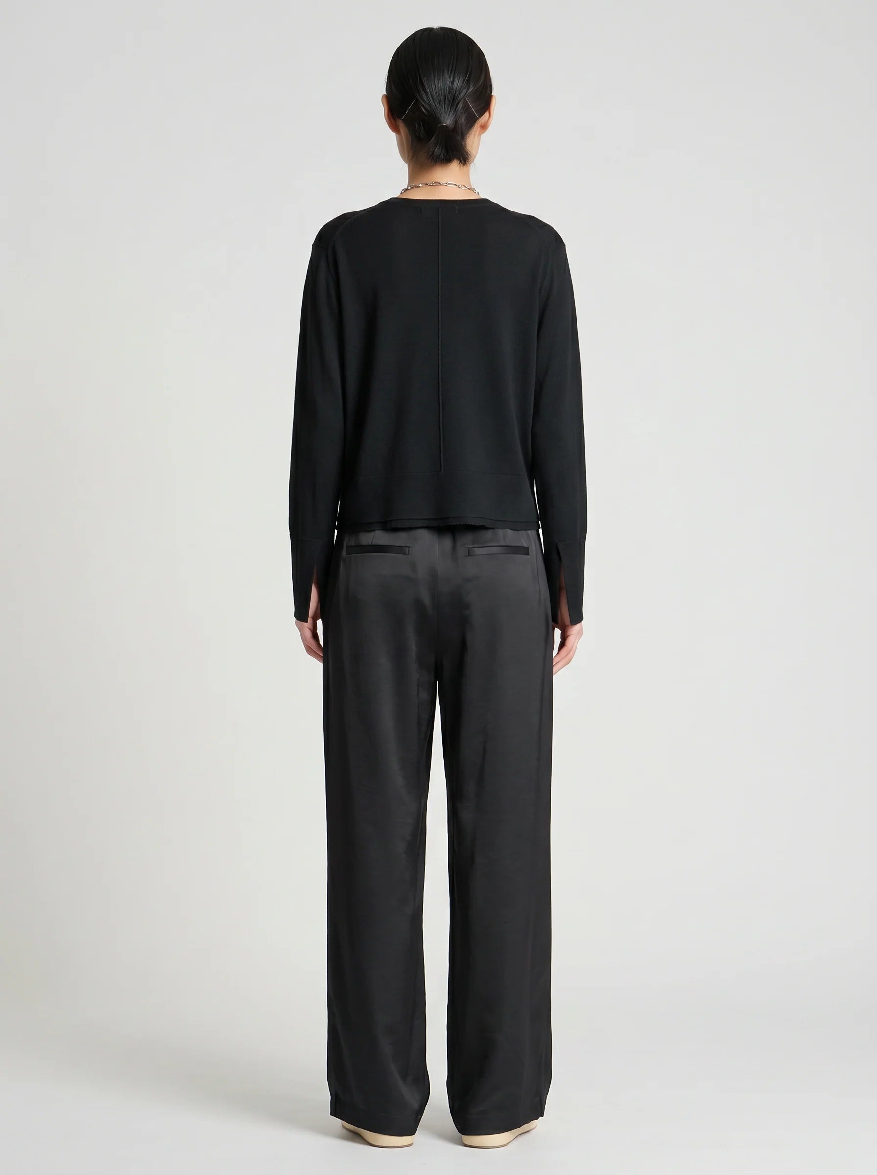 Saint Art JADE V-NECK SWEATER