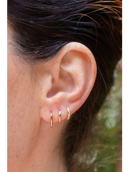 Scosha Single Gold Hinge Huggie