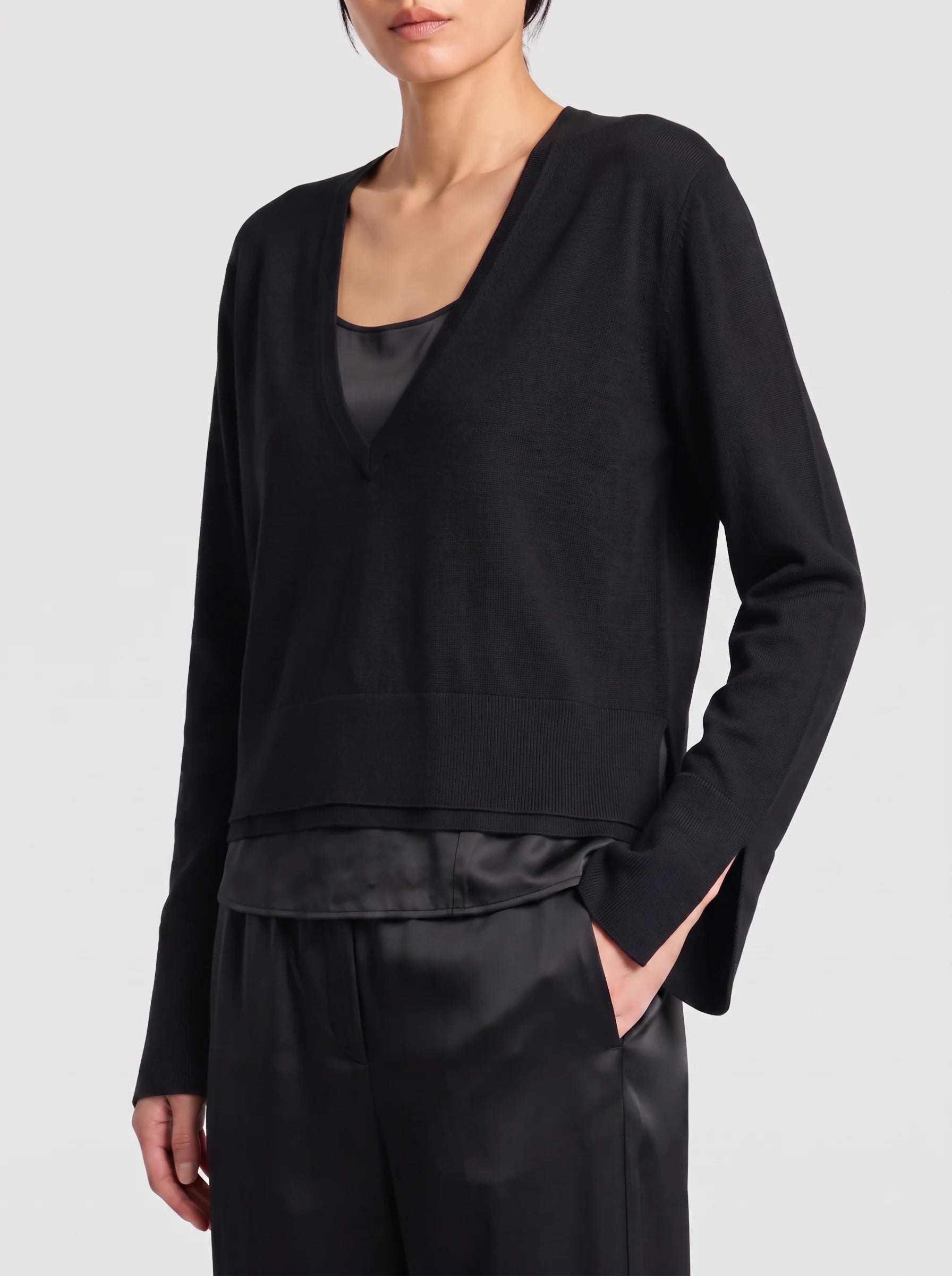 Saint Art JADE V-NECK SWEATER
