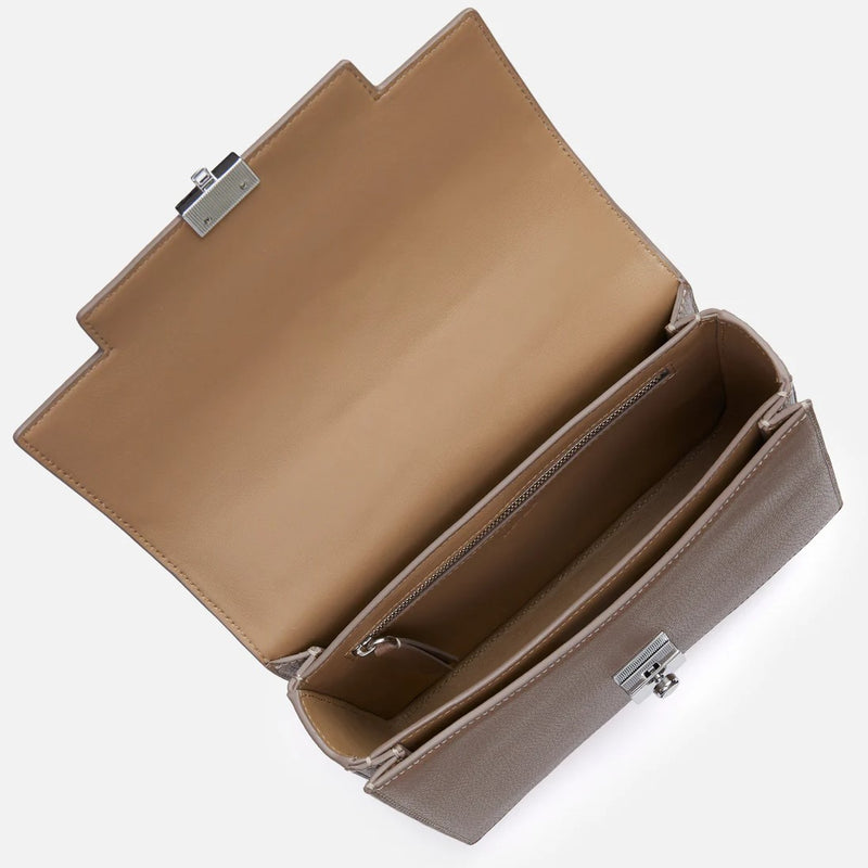 We-ar4 The Retro Trunk
